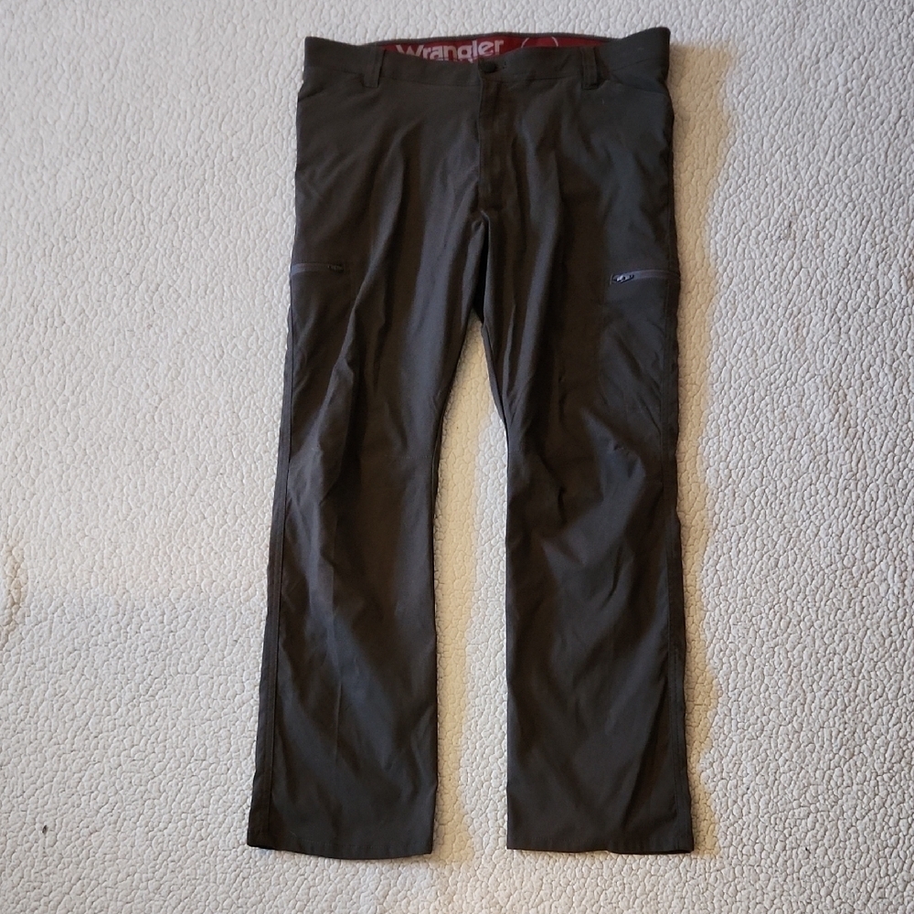 Wrangler Outdoor Performance Flex Fit Duo Dry Relaxed Fit Cargo Khaki Pants